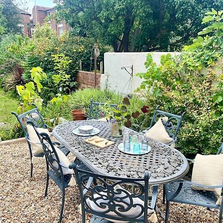 Spacious Semi-Detached Southsea House, Free Parking On Drive Portsmouth Buitenkant foto