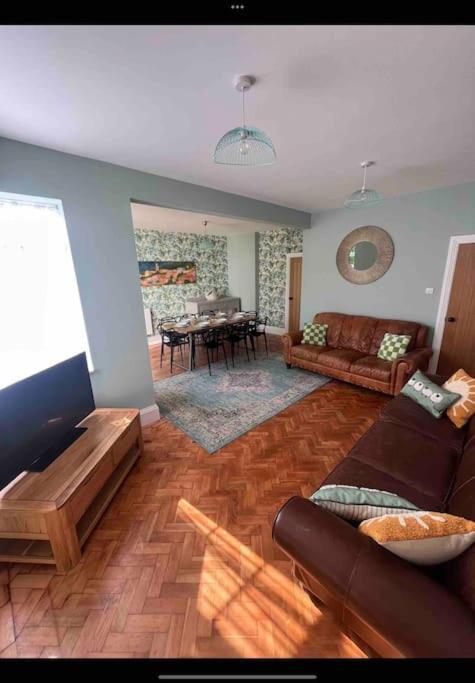 Spacious Semi-Detached Southsea House, Free Parking On Drive Portsmouth Buitenkant foto