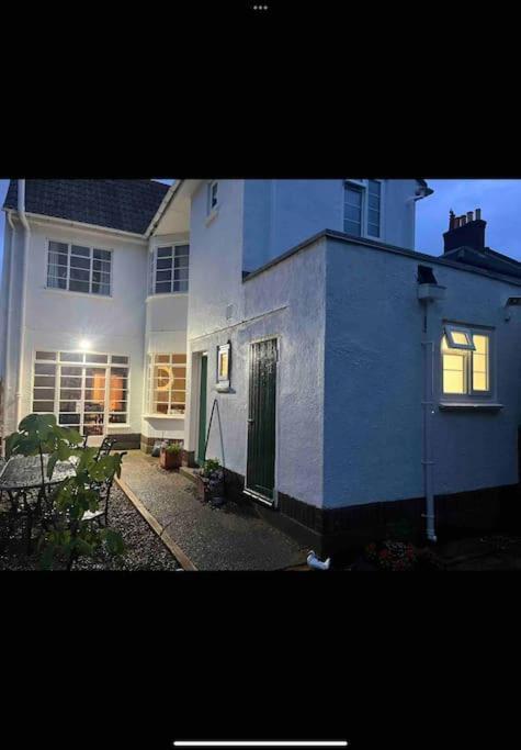 Spacious Semi-Detached Southsea House, Free Parking On Drive Portsmouth Buitenkant foto