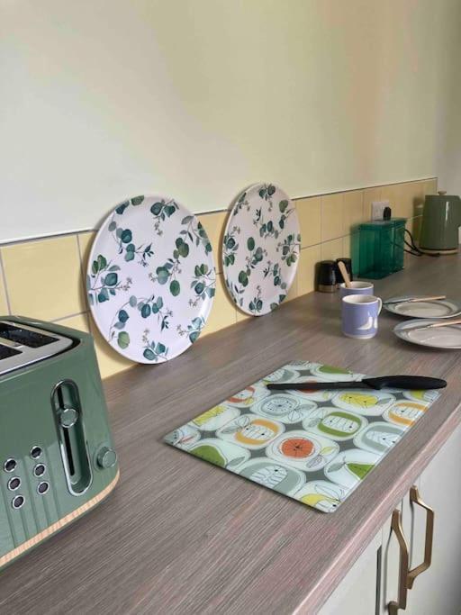 Spacious Semi-Detached Southsea House, Free Parking On Drive Portsmouth Buitenkant foto