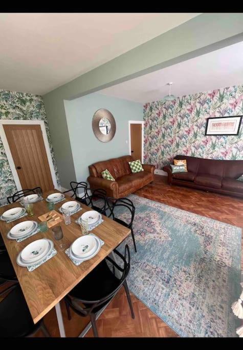 Spacious Semi-Detached Southsea House, Free Parking On Drive Portsmouth Buitenkant foto
