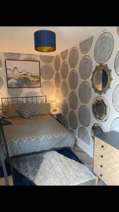 Spacious Semi-Detached Southsea House, Free Parking On Drive Portsmouth Buitenkant foto