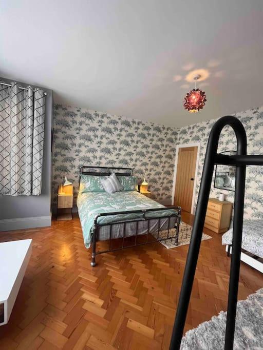 Spacious Semi-Detached Southsea House, Free Parking On Drive Portsmouth Buitenkant foto