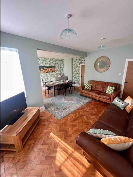 Spacious Semi-Detached Southsea House, Free Parking On Drive Portsmouth Buitenkant foto