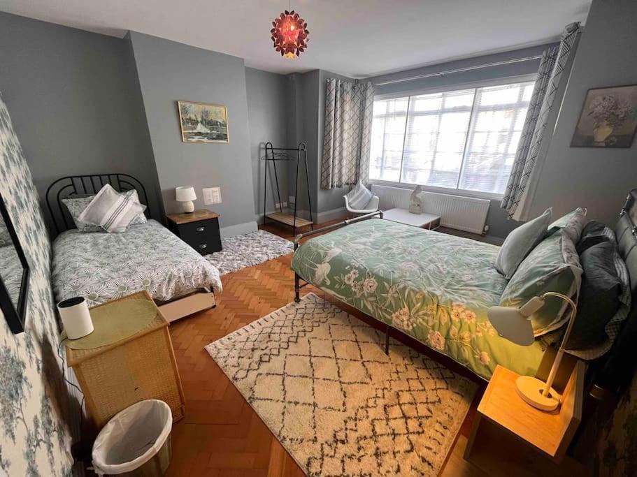 Spacious Semi-Detached Southsea House, Free Parking On Drive Portsmouth Buitenkant foto