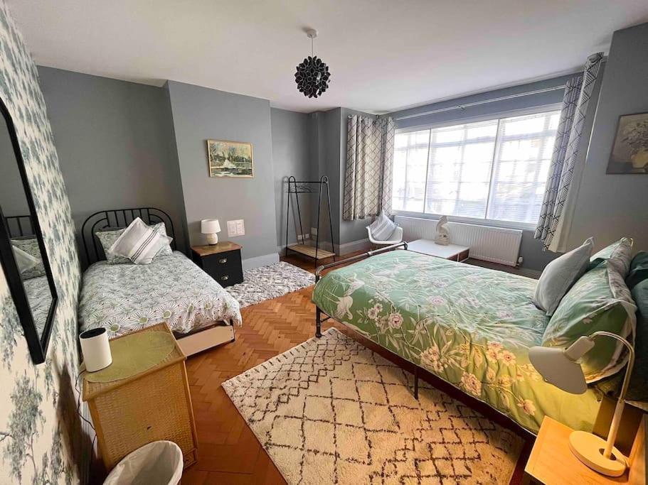 Spacious Semi-Detached Southsea House, Free Parking On Drive Portsmouth Buitenkant foto